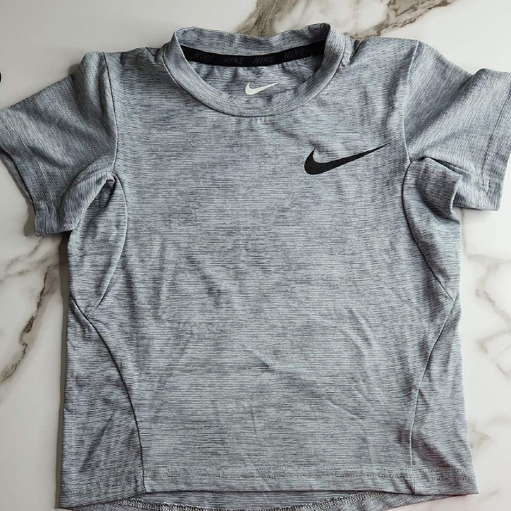 Nike Gray Short Sleeve Tee Athletic Casual